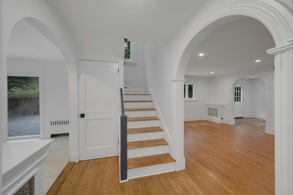 Interior, Recessed Lighting, Wood Texture Flooring
