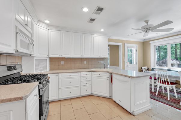 Dining room, Interior, Kitchen, Recessed Lighting