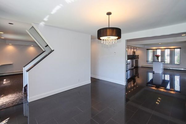 Chandelier, Empty room, Interior, Recessed Lighting