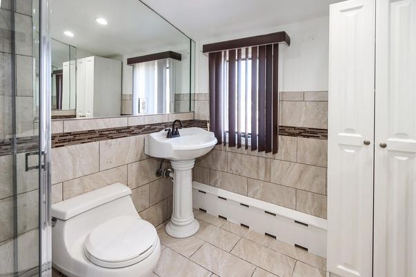 Bathroom, Interior, Recessed Lighting