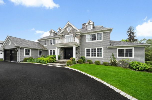 Attached, Exterior, Facade, Farmhouse