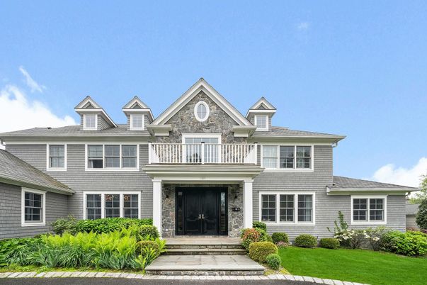 Exterior, Facade, Georgian