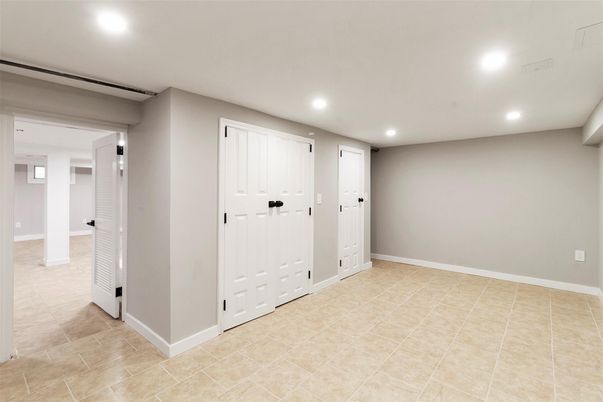 Empty room, Interior, Recessed Lighting