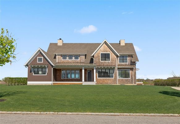 Exterior, Facade, Farmhouse