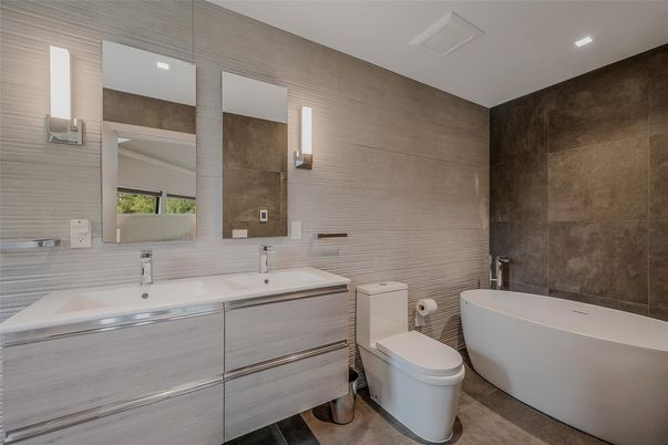 Bathroom, Dual Sink Vanities, Free Standing Baths, Interior, Recessed Lighting
