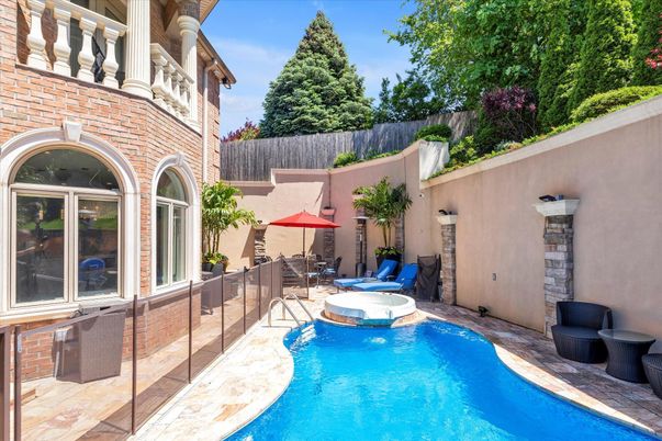 Exterior, Pool