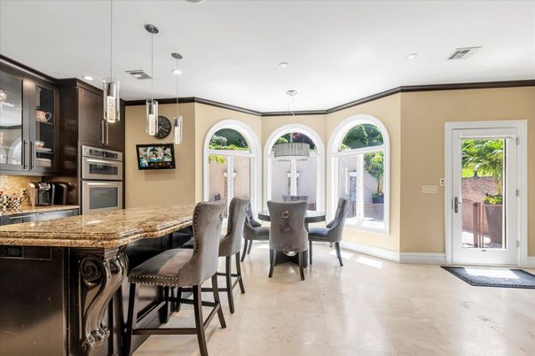 Dining room, Interior, Kitchen, Pendant Lights, Recessed Lighting, Stainless Steel Appliances