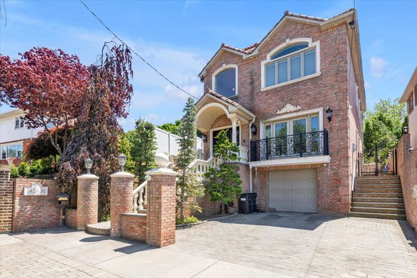 Attached, Exterior, Facade, Brick Facade, Rowhouse
