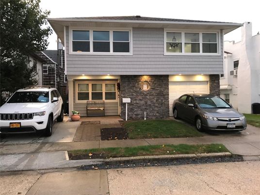 Attached, Exterior, Facade, Split Level