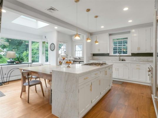 Dining room, Interior, Kitchen, Pendant Lights, Recessed Lighting, Wood Texture Flooring