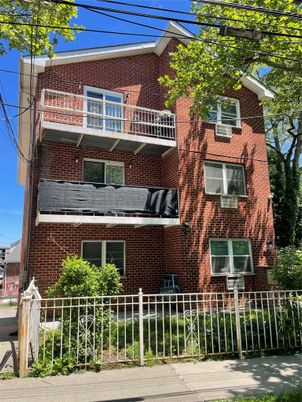 Exterior, Facade, Brick Facade, Rowhouse