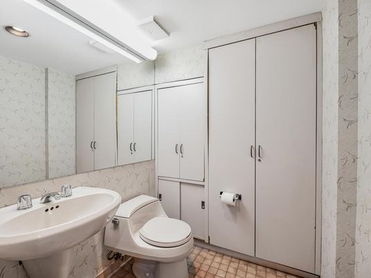 Bathroom, Interior, Recessed Lighting