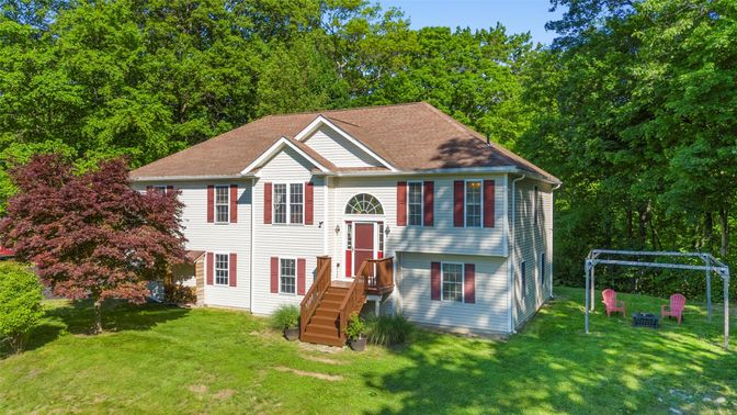 Backyard, Exterior, Facade, Raised Ranch