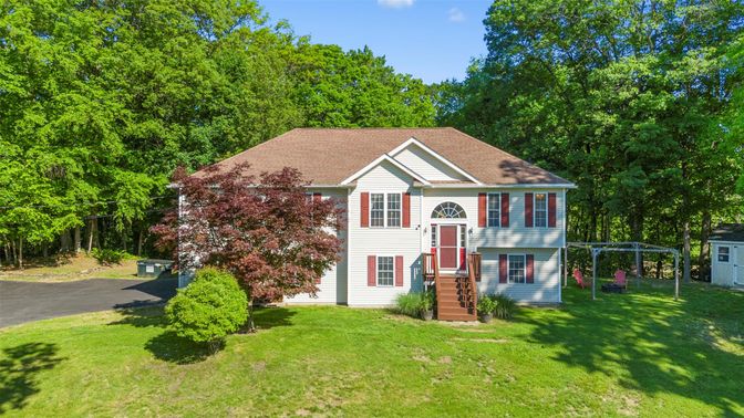 Backyard, Exterior, Facade, Raised Ranch