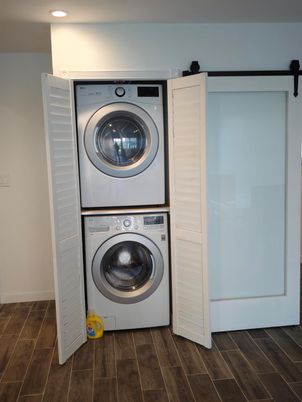Interior, Recessed Lighting, Utility Closets, Washer, Wood Texture Flooring