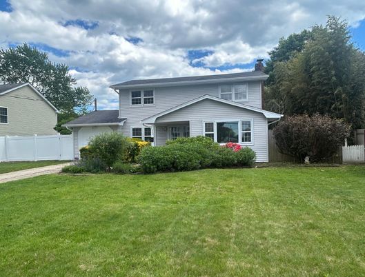 Backyard, Exterior, Facade, Split Level