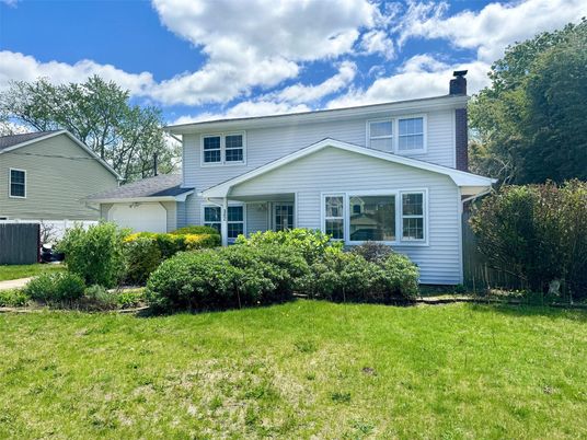 Backyard, Exterior, Facade, Split Level