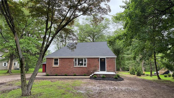 Backyard, Exterior, Facade, Brick Facade, Cape Cod