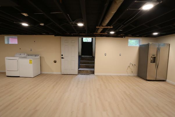 Interior, Recessed Lighting, Washer, Wood Texture Flooring