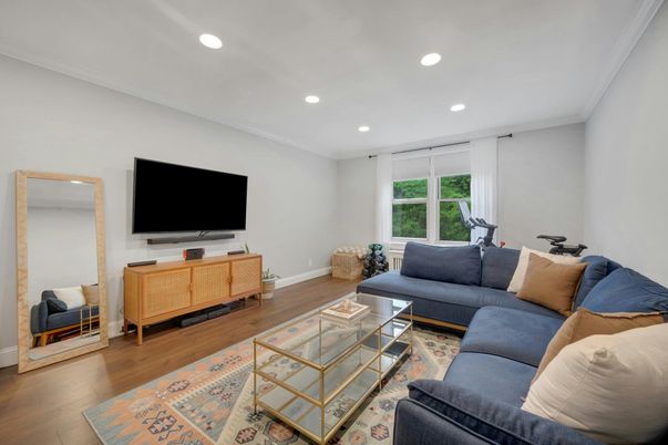 Interior, Living room, Recessed Lighting, Wood Texture Flooring