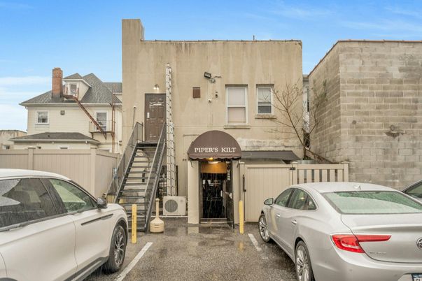 Exterior, Facade, None