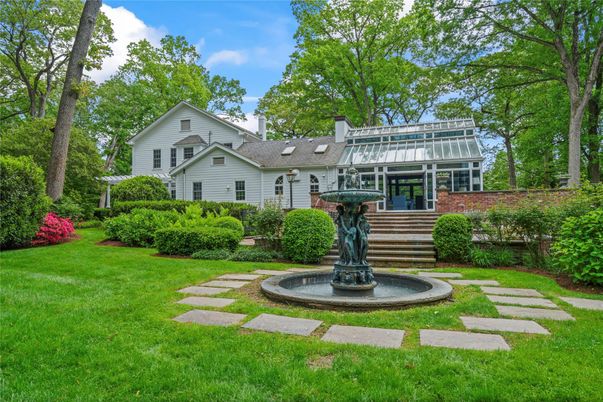 Backyard, Exterior, Facade, Split Level