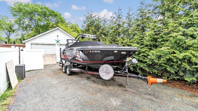 Detached Garage, Exterior
