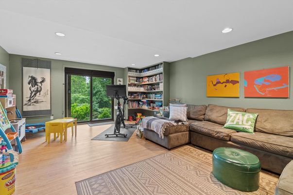 Fitness Equipment, Interior, Living room, Recessed Lighting, Wood Texture Flooring