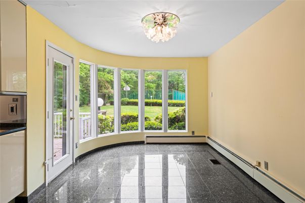Chandelier, Empty room, Interior, Sun Room