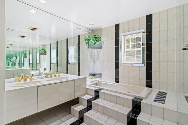 Bathroom, Dual Sink Vanities, Interior, Recessed Lighting