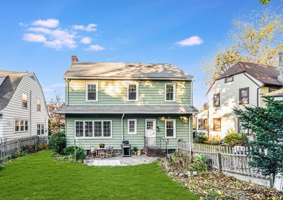 Exterior, Facade, American Foursquare