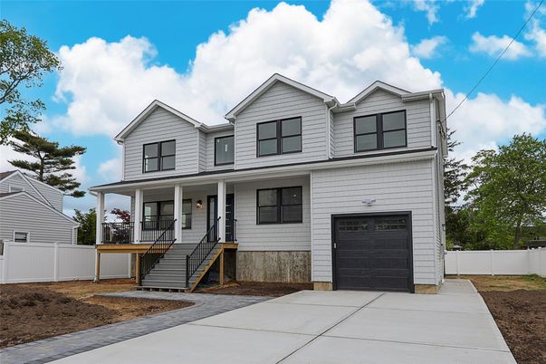 Attached, Exterior, Facade, Farmhouse