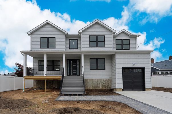 Attached, Exterior, Facade, Farmhouse