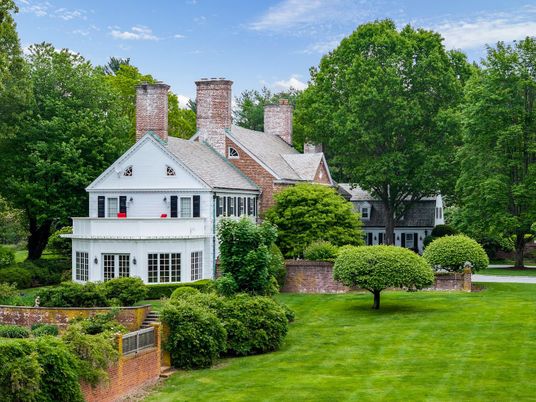 Backyard, Exterior, Facade, Queen Anne Victorian