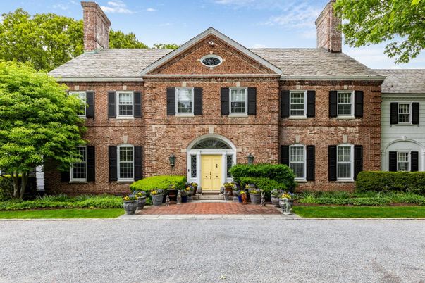 Exterior, Facade, Brick Facade, Georgian