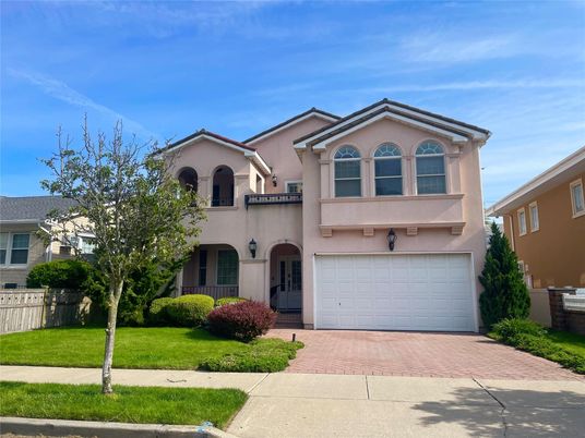 Attached, Exterior, Facade, Mediterranean