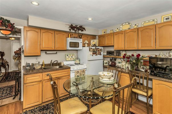 Dining room, Interior, Kitchen, Recessed Lighting, Wood Texture Flooring