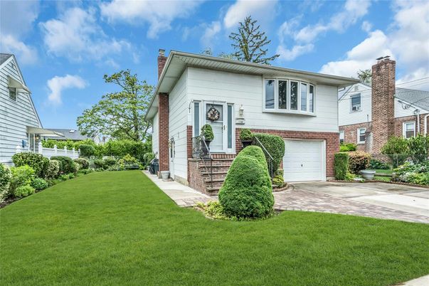 Attached, Exterior, Facade, Brick Facade, Raised Ranch