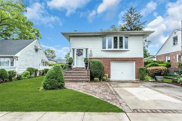 Attached, Exterior, Facade, Brick Facade, Raised Ranch