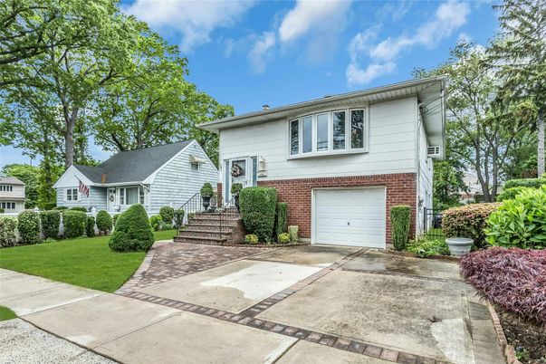 Attached, Exterior, Facade, Brick Facade, Raised Ranch