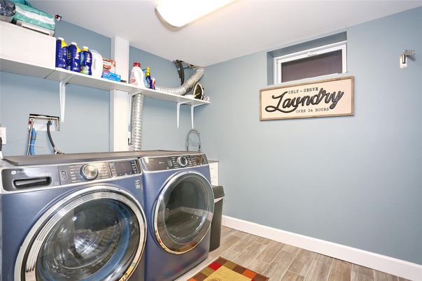 Interior, Washer, Wood Texture Flooring