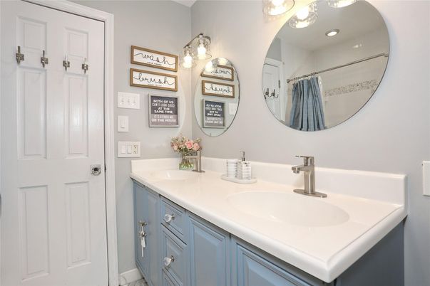 Bathroom, Dual Sink Vanities, Interior, Recessed Lighting