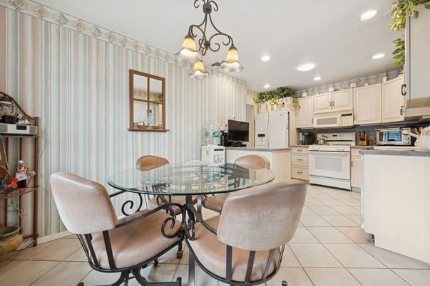 Dining room, Interior, Kitchen, Recessed Lighting