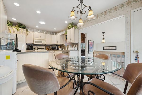 Dining room, Interior, Kitchen, Recessed Lighting