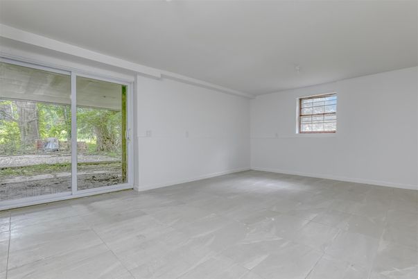Empty room, Interior