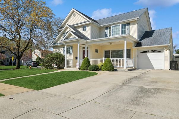 Attached, Exterior, Facade, Farmhouse