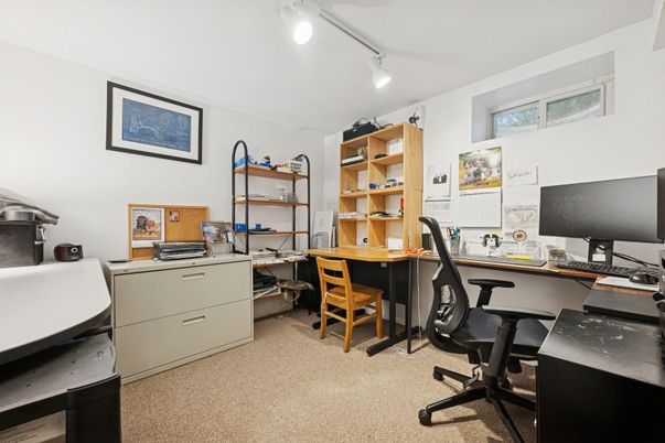 Home Office, Interior