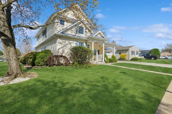 Backyard, Exterior, Facade, Queen Anne Victorian
