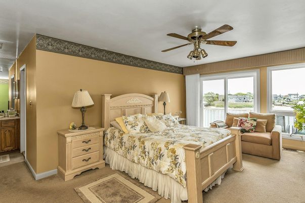 Bedroom, Interior, Water
