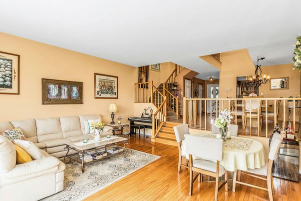 Chandelier, Dining room, Interior, Living room, Piano, Wood Texture Flooring